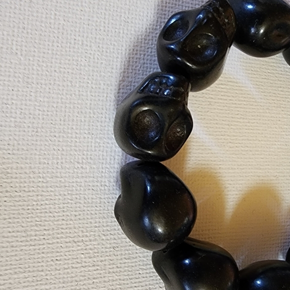 Black Skull Obsidian Unisex Elastic Bracelet - Picture 4 of 4